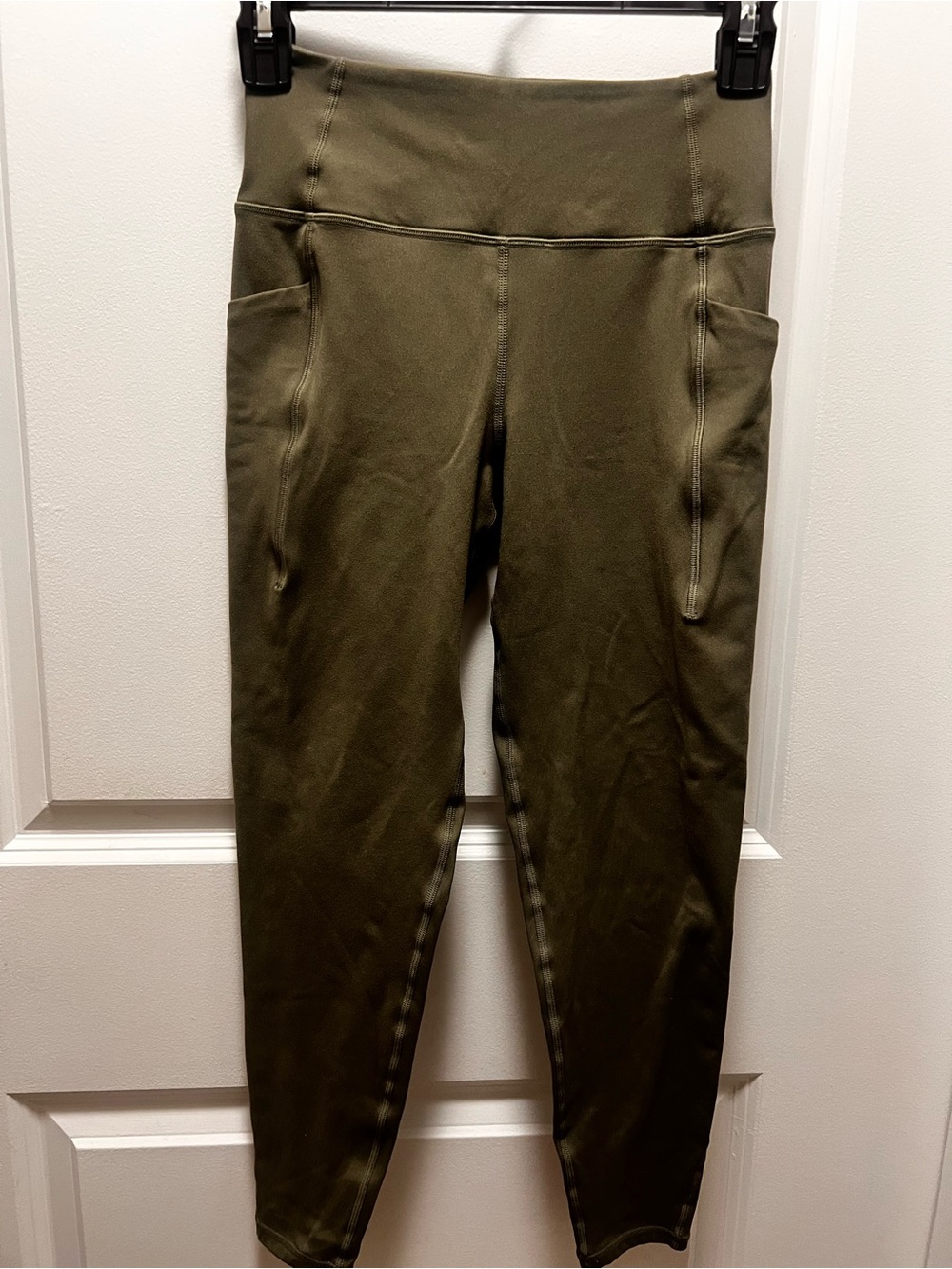 High-Waist Olive Green Leggings with Side Pockets